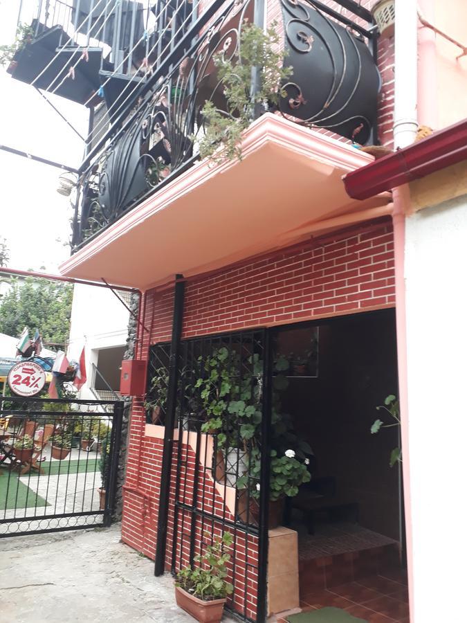 Guest House Nino Batumi Ngoại thất bức ảnh