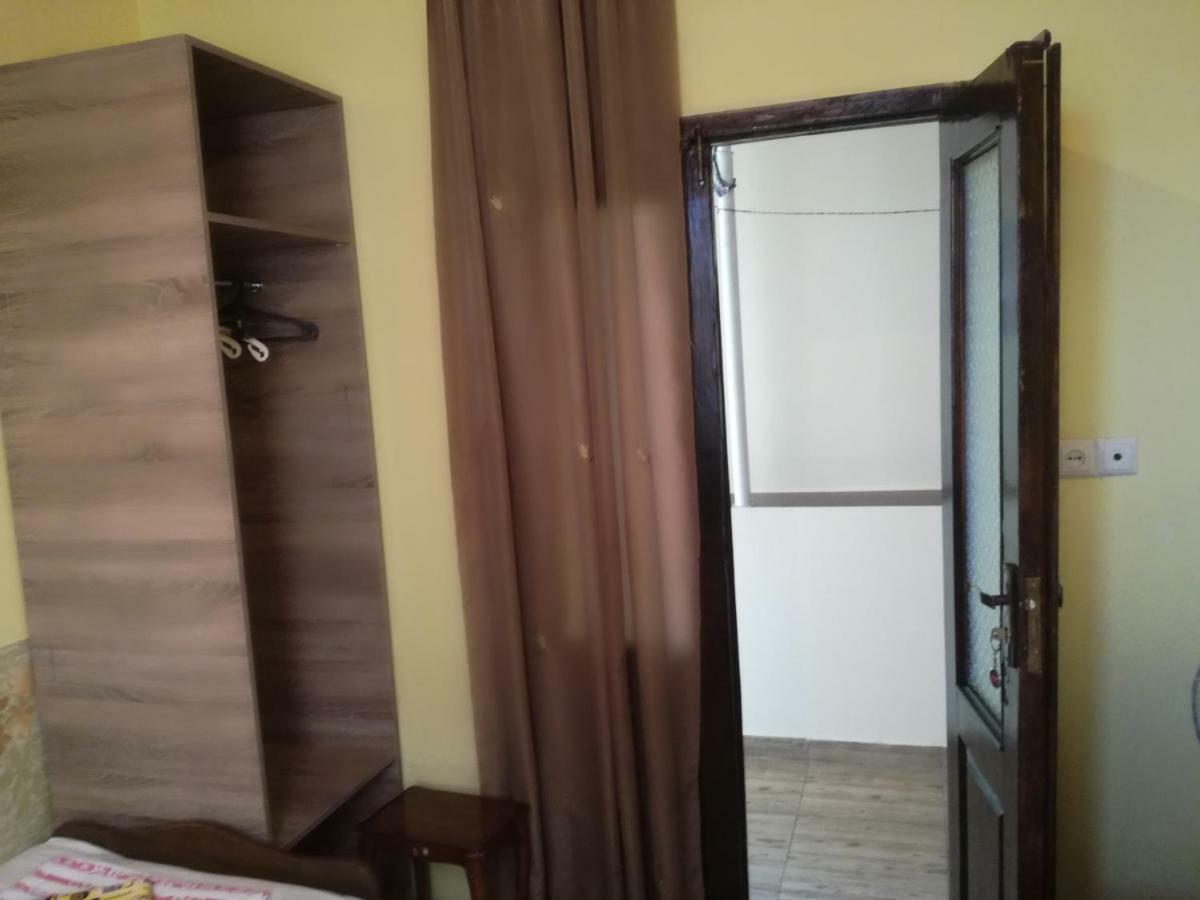 Guest House Nino Batumi Ngoại thất bức ảnh